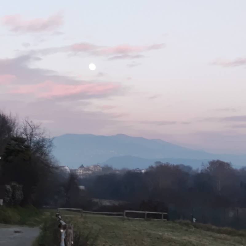 Montano al tramonto verso nord - luna visibile