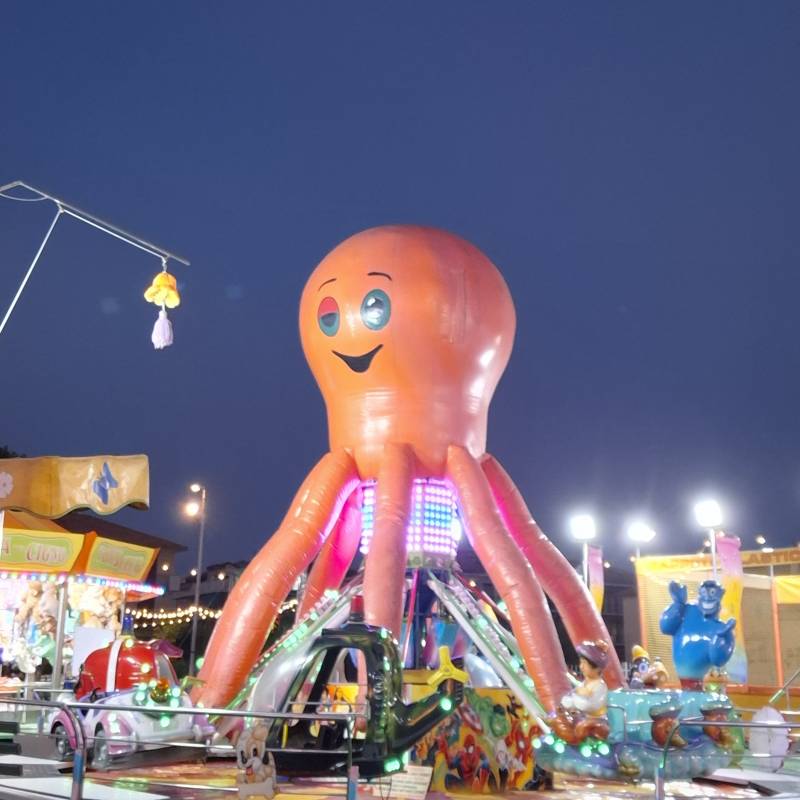 Luna park di Loano via alba
