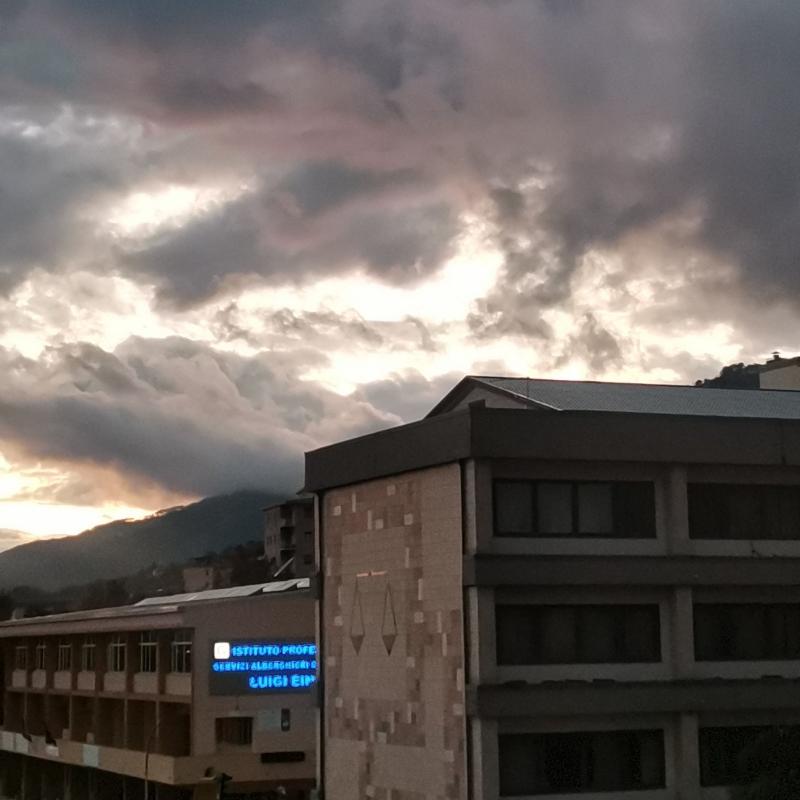 Tramonto su lamezia terme 9 aprile pasqua.10 gradi ore 1936