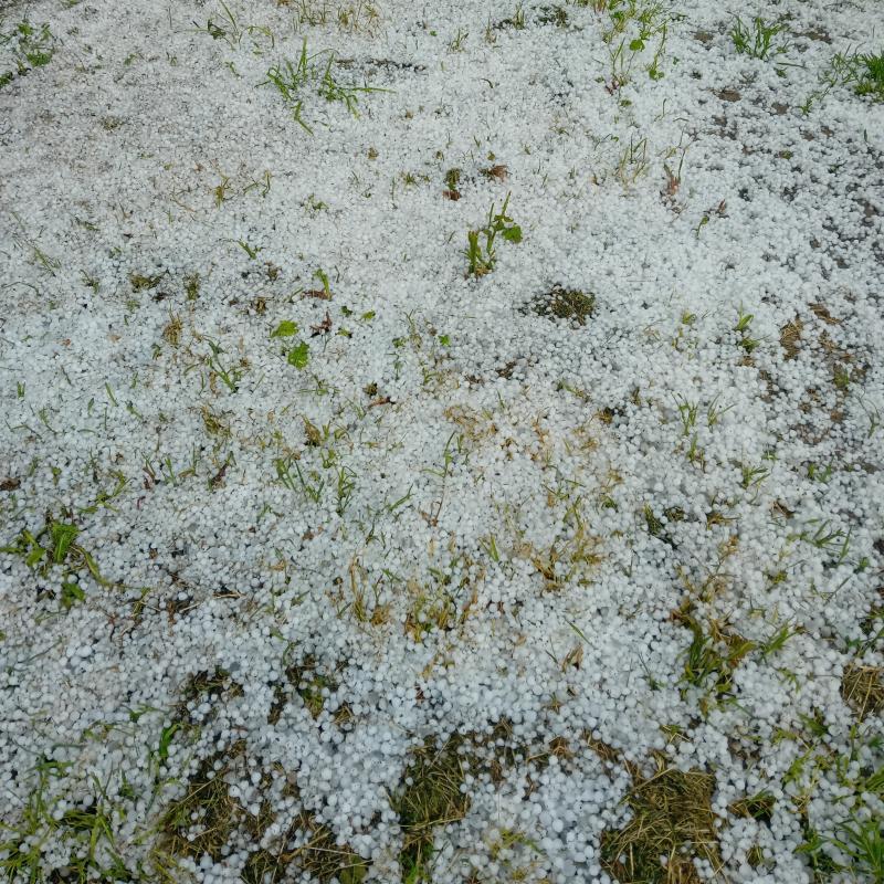 Forte temporale con copiosa grandinata