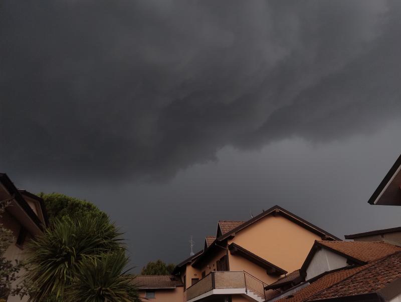 downbrust in arrivo 150726