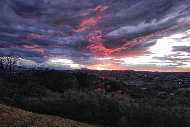tramonto rosso di sera bel tempo si spera.