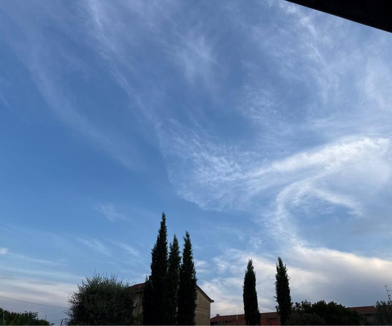 Cielo poco nuvoloso