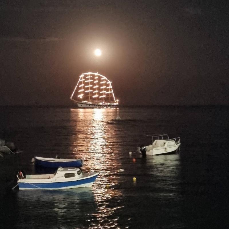 luna e clipper con gran pavese in baia giardini