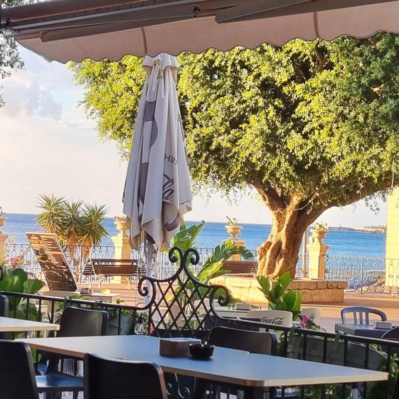 Piazza abate cacciola a giardini naxos