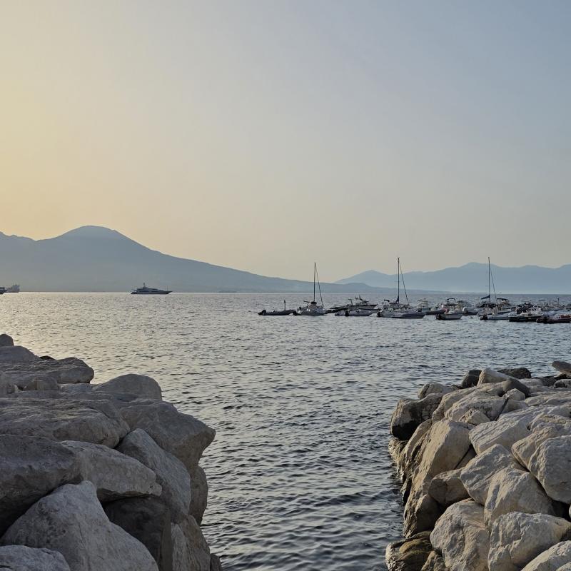 Napoli via caracciolo