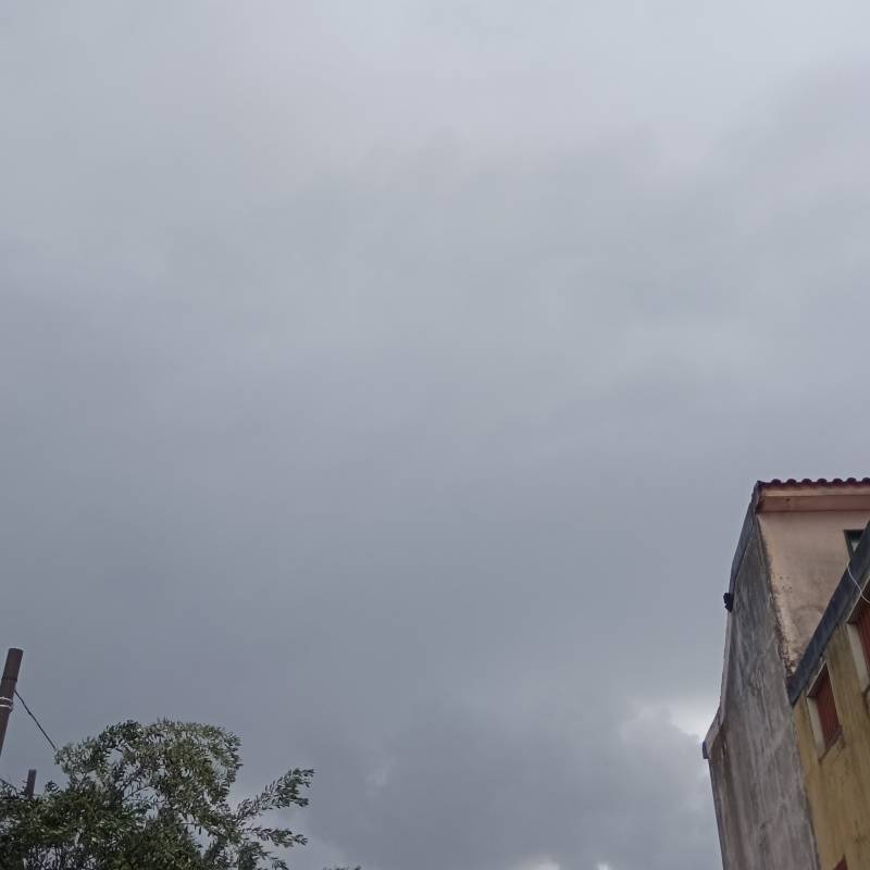 nuvoloso con foti acquazzoni