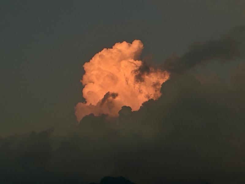 nuvola in tramonto