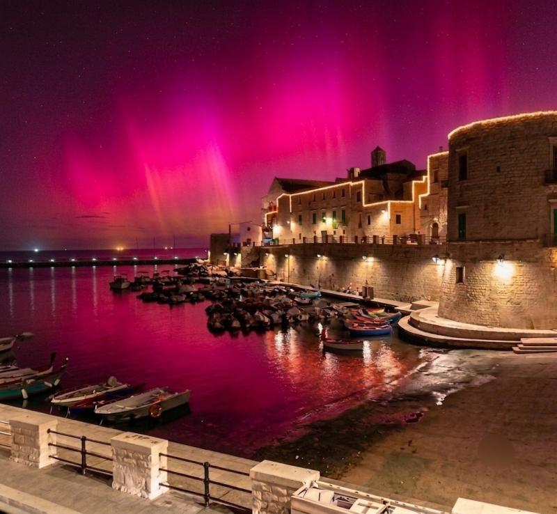 La meraviglia dell'Aurora Boreale sopra Giovinazzo Causata da una tempesta solare G5 l'11 maggio 2024