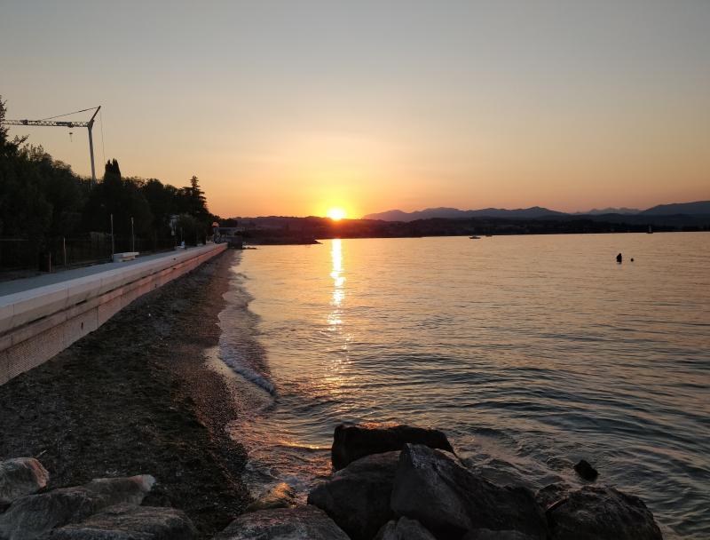 tramonto sul lago