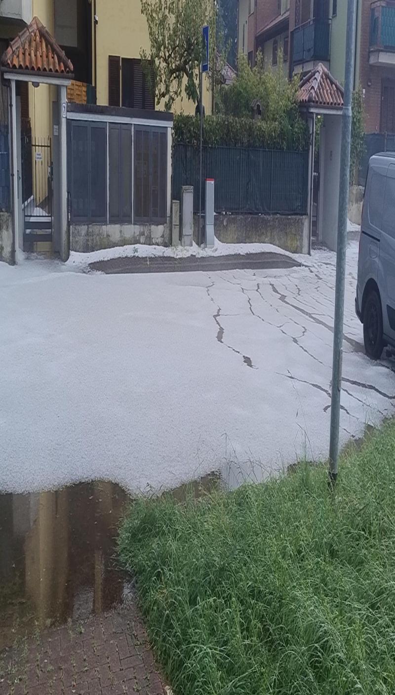 tutto distrutto dalla grandine