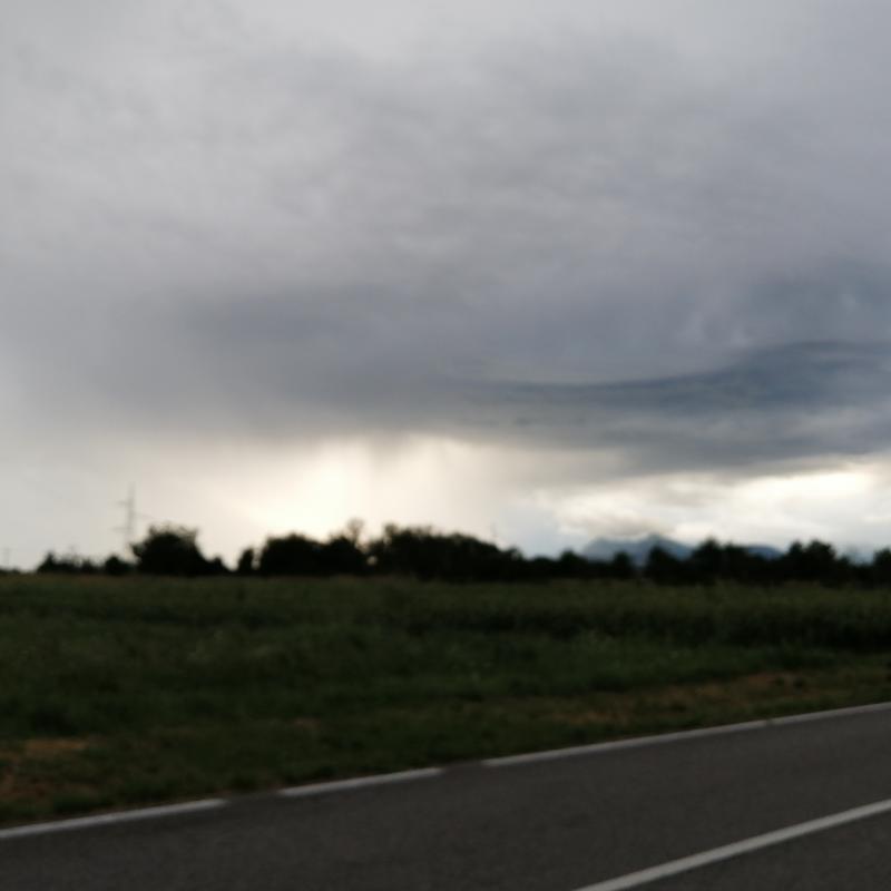a nord est di passons inizia a piovere