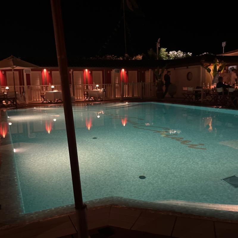 Serata a bordo piscina