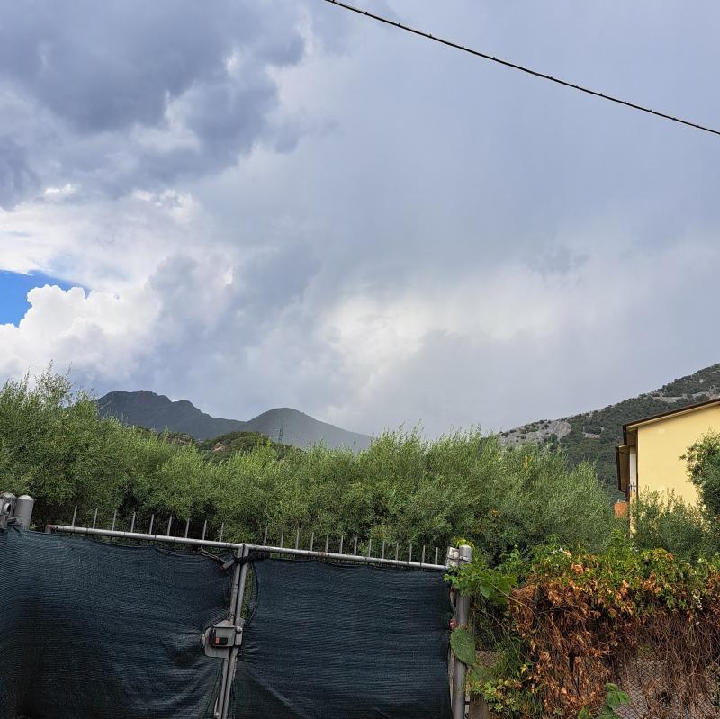 temporale sui monti davanti la mia abitazione