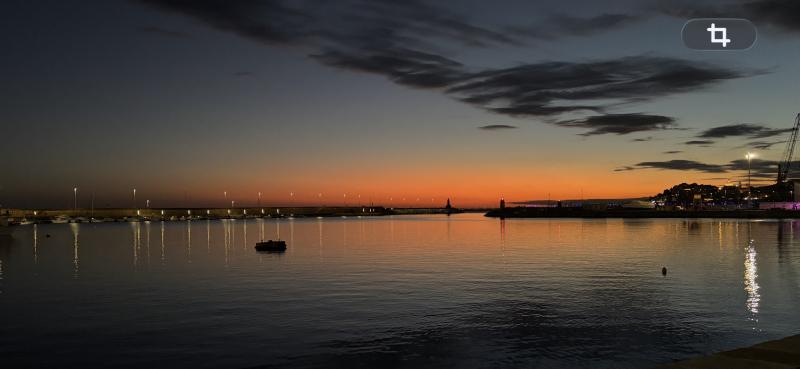 tramonto sul porto