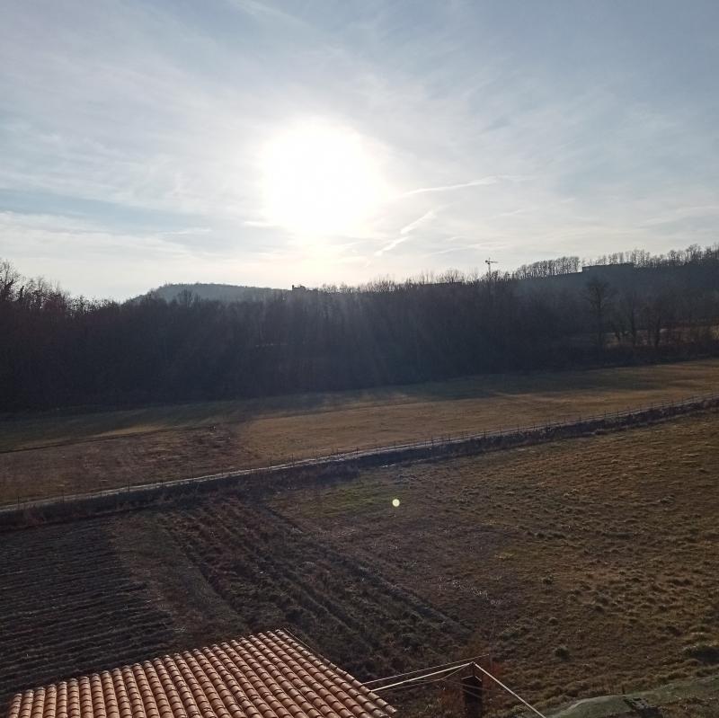 Lesegno 19022023 ottima giornata di sole e poche velature temperatura di 14 gradi ore 1649