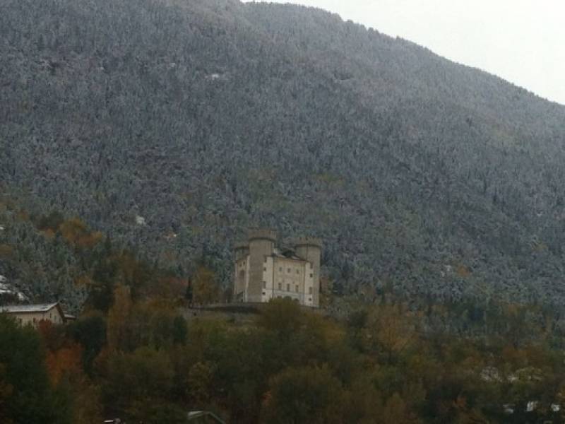 Castello neve autunno
