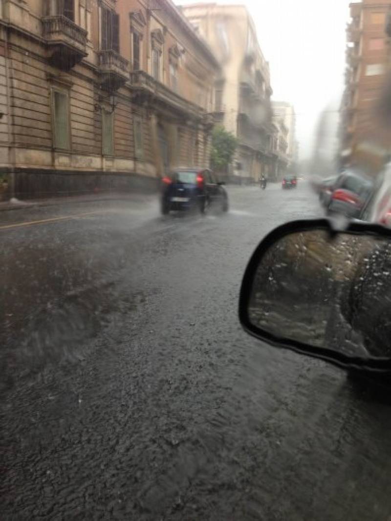 Bomba D'acqua a Catania 