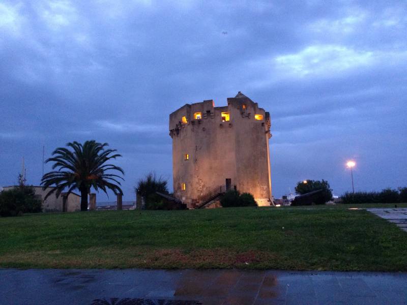 Piove Sulla Torre Aragonese 