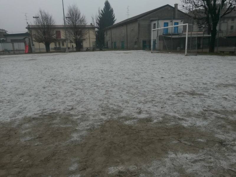 Canpo Da Calcio Con La Neve 