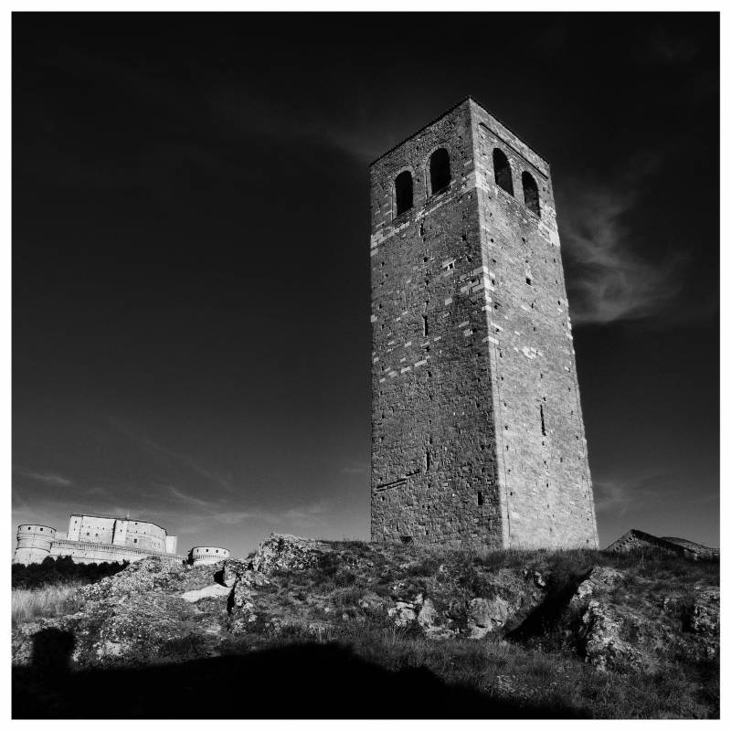 La torre campanaria e il forte