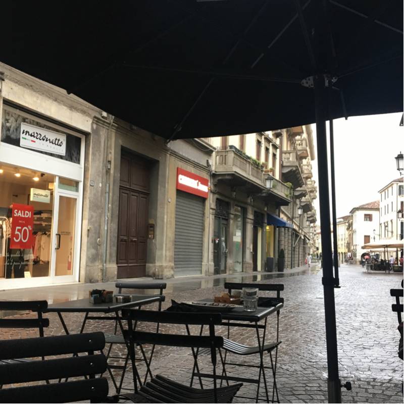 Pioggia leggera in via roma padova