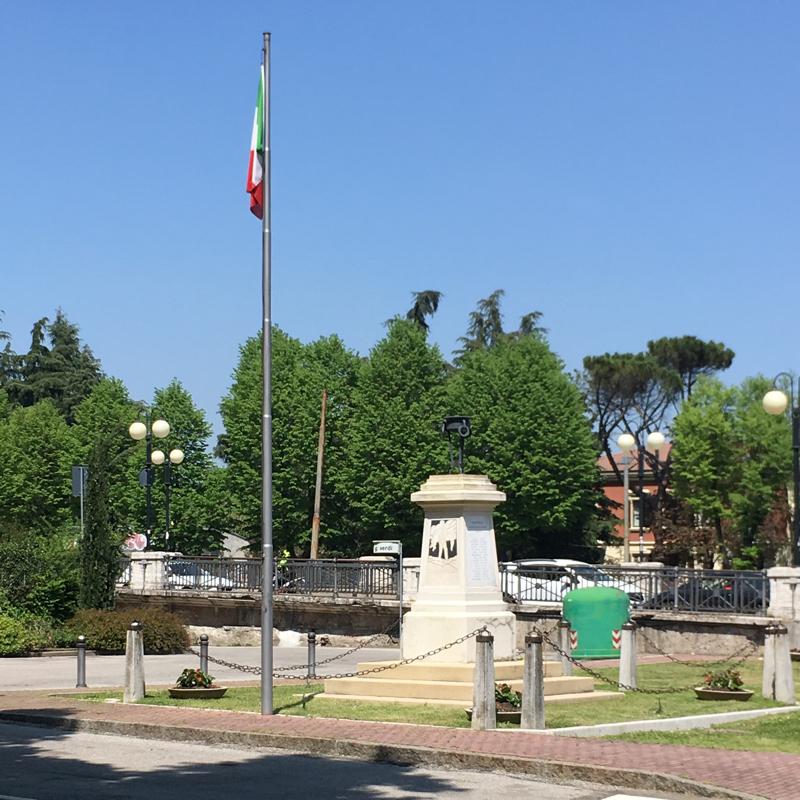 Monumento ai caduti piazza garibaldi casalecchio