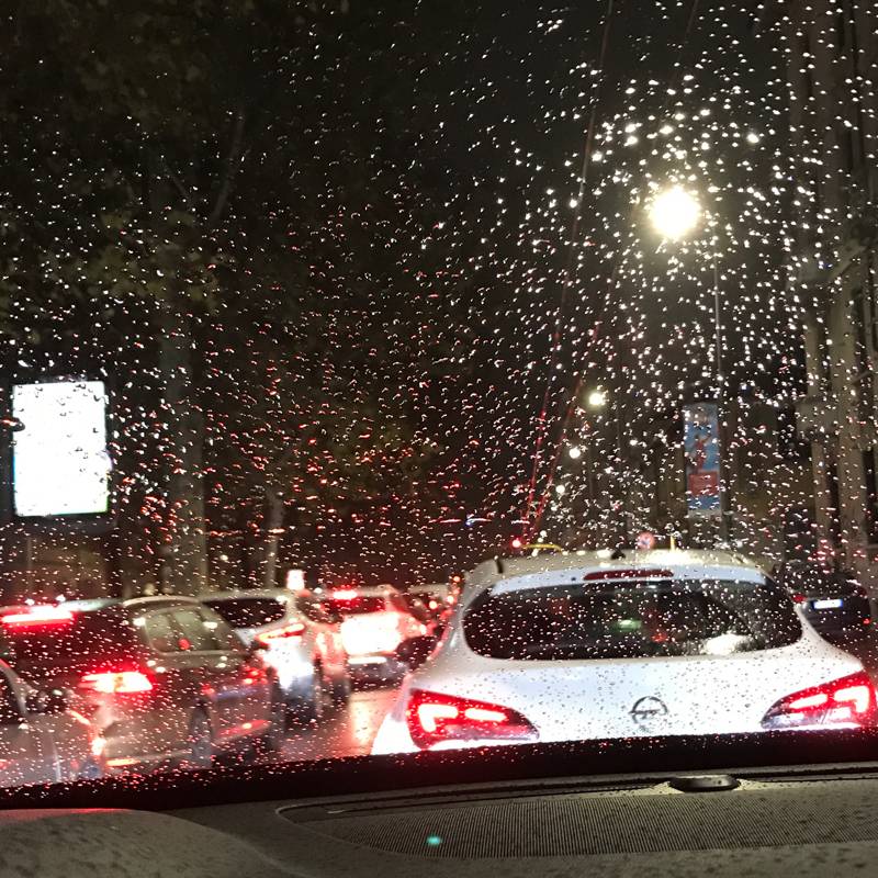 Traffico e pioggia in citta'
