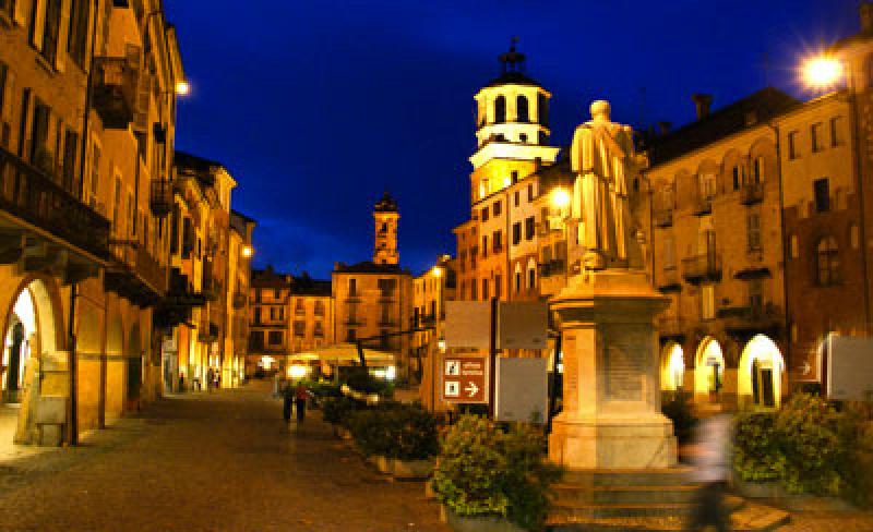 Piazza santarosa -savigliano by night