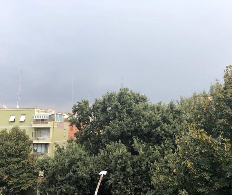 Roma viale dei colli portuensi comincia la pioggia