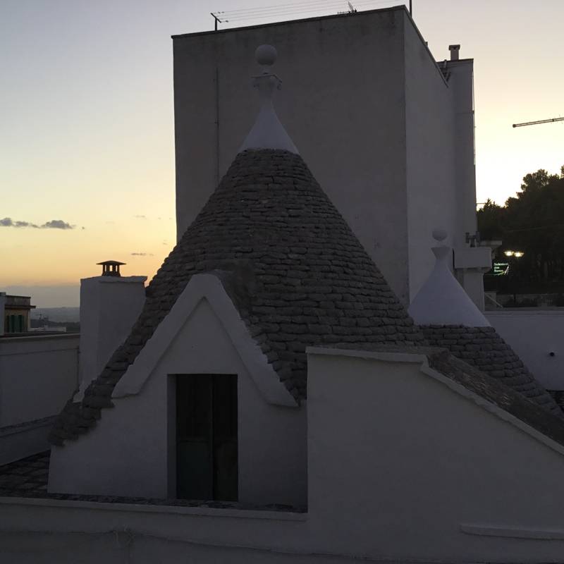 Trullo sovrano in piazza san giovanni bosco a Cisternino