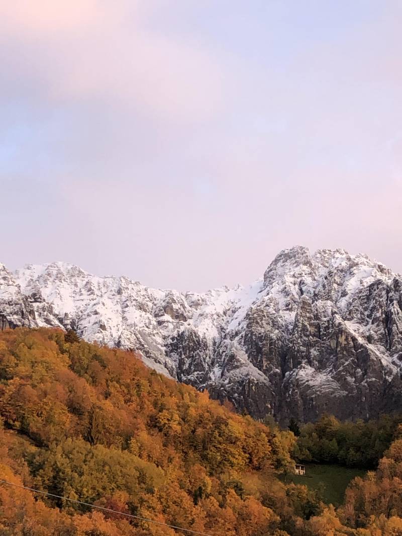 Un inizio dellinverno 2019 la prima neve con i colori dell autunno ..