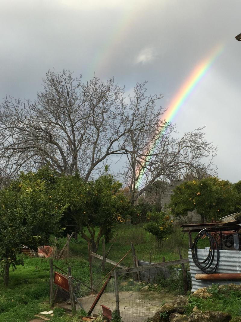 Mantineo vista con larcobaleno