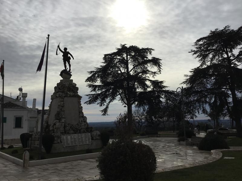 Monumento ai caduti in guerra a cisternino