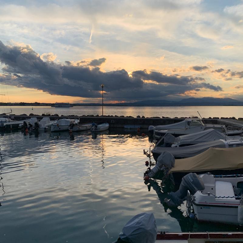 Tramonto sul lago