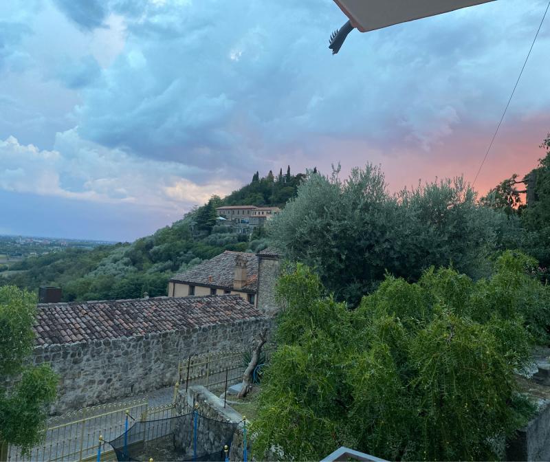 Temporale in arrivo sul monte castello