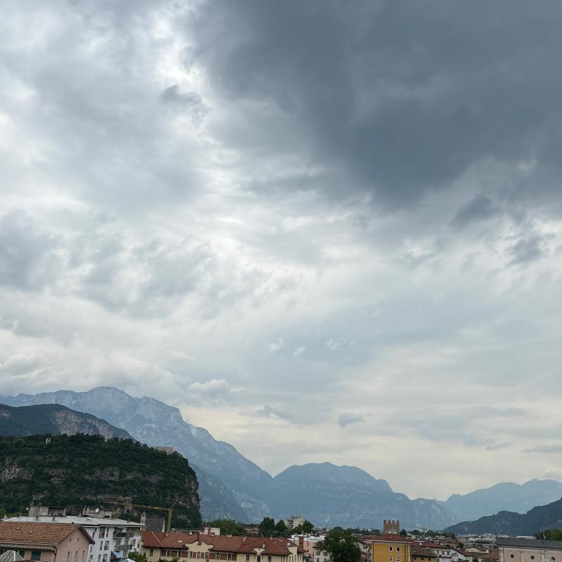 Trento vista doss trento e monte di mezzocorona