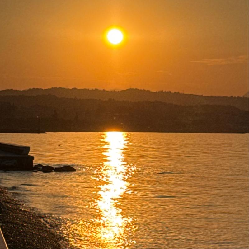 Tramonto alla spiaggia doro