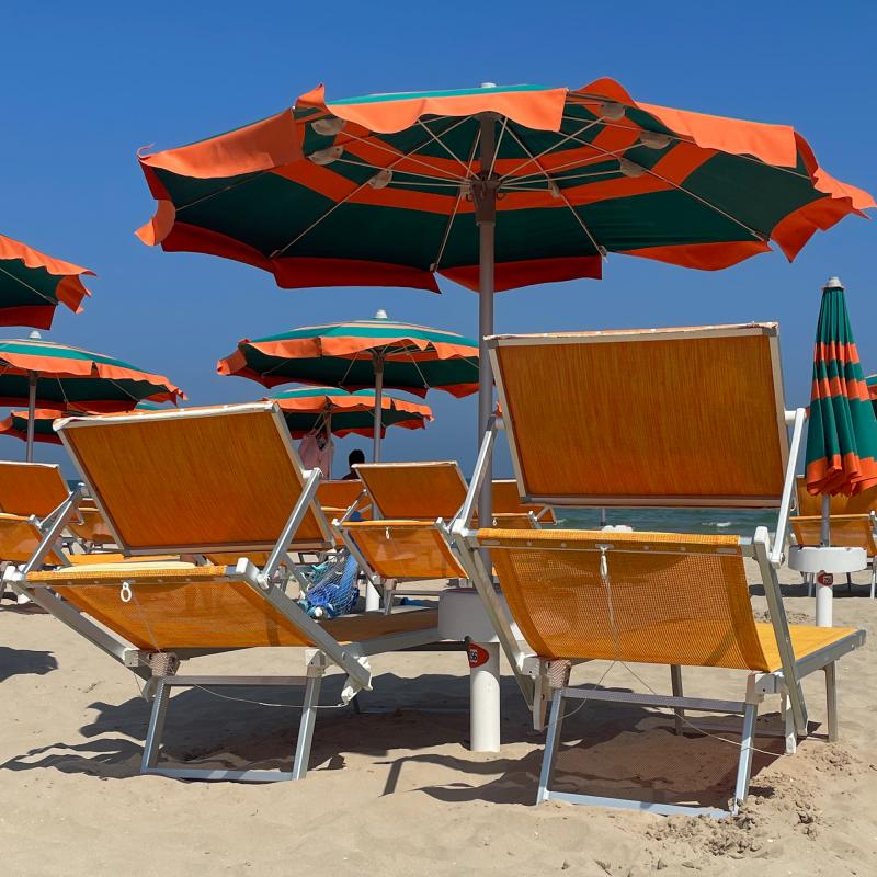 Bel tempo in spiaggia a torrette di Fano