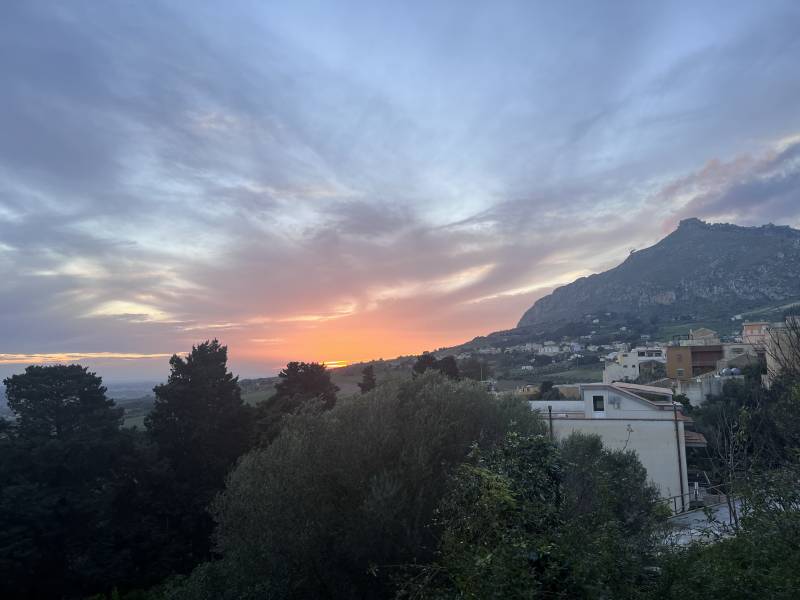 tramonto con vista castello di erice