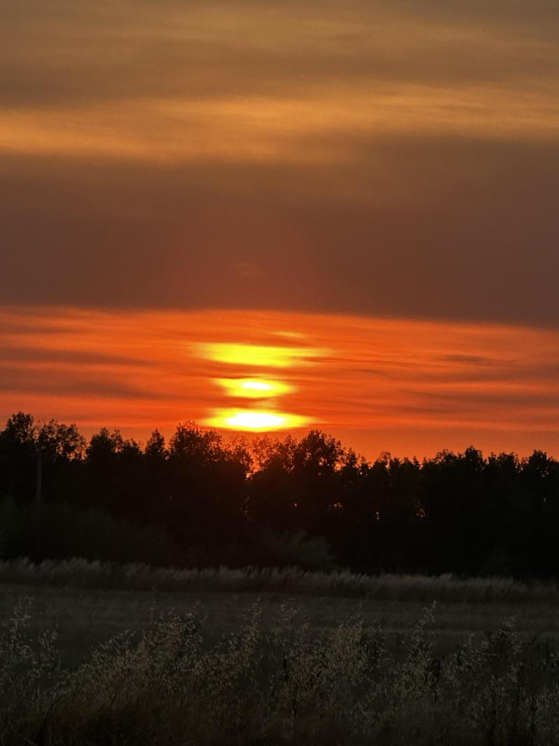 tramonto con tre soli