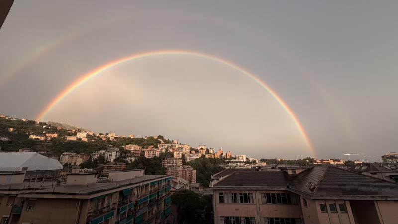 doppio arcobaleno sopra la citta'