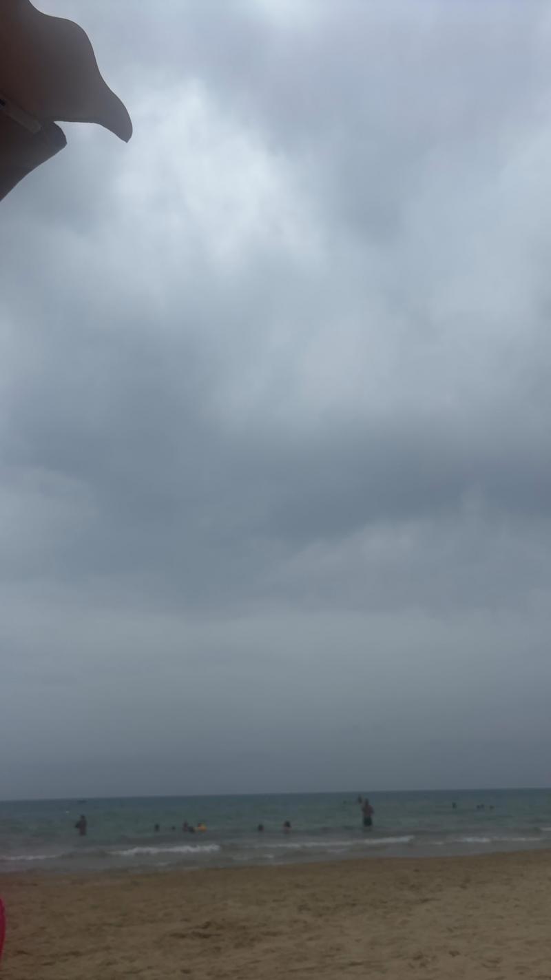 Molto nuvoloso e ventilato