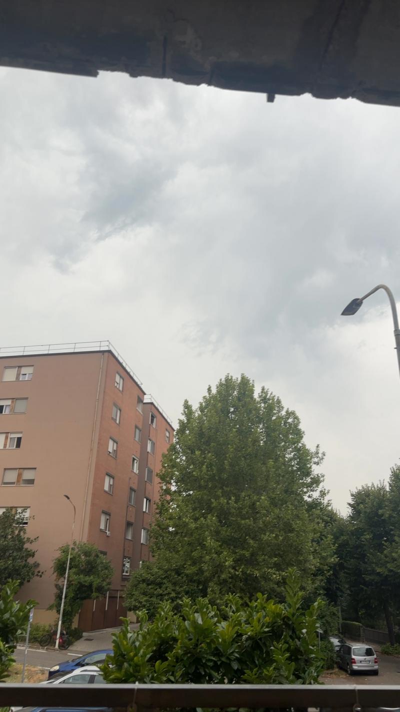 Coperto con tuoni ma senza pioggia
