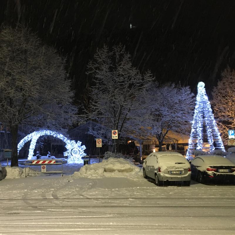 Neve in piazza a Nomi