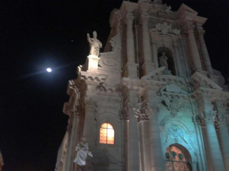 La luna e la Cattedrale