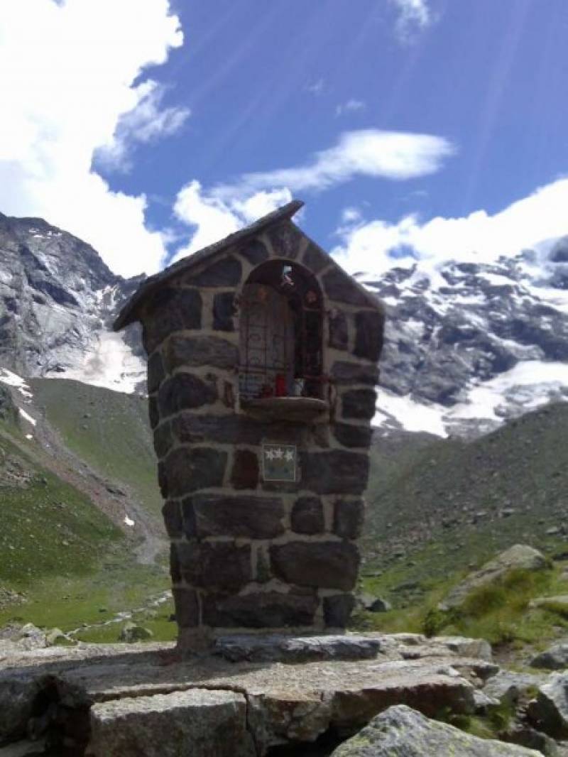 Cappelletta Pisati sopra i lRifugio Zamboni Zappa