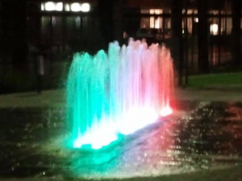 fontana tricolore lungolago