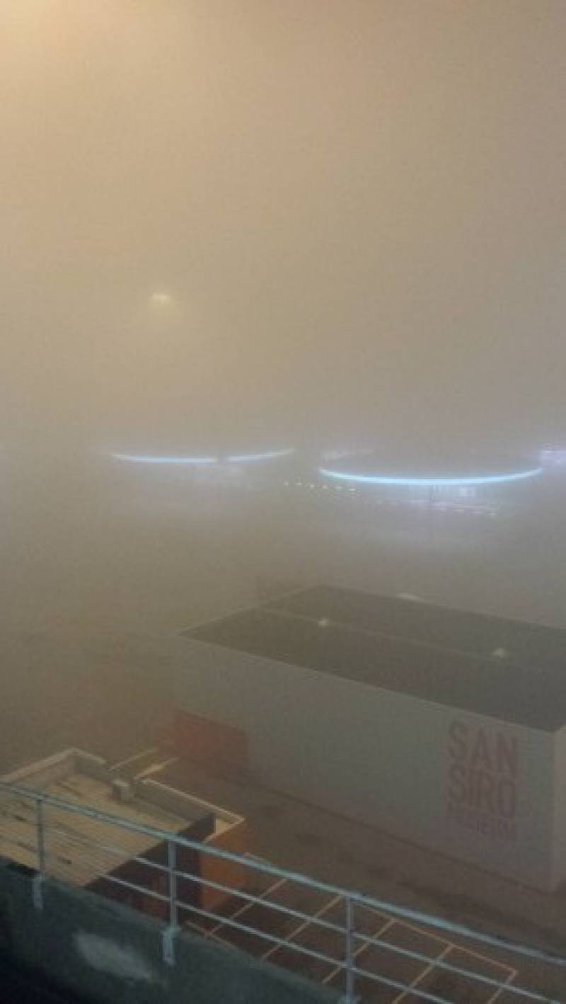nebbia allo stadio San siro