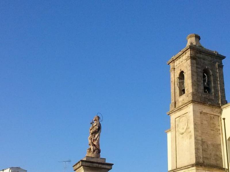 Statua e campanile di San Rocco 